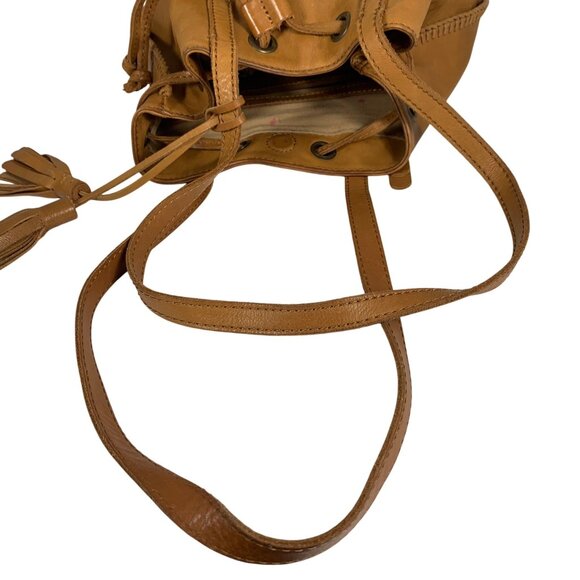 Vintage FOSSIL Camel Tan Leather Drawstring Bucket Shoulder Bag Tassel Charm - Picture 11 of 16